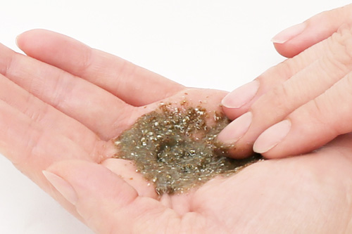 少量の水を加えてとろみのあるペースト状に